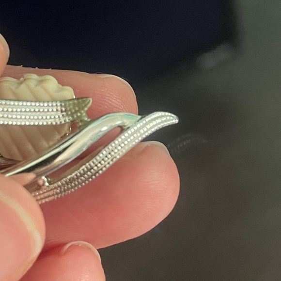 VTG Sarah Cov. Clip on earrings - Picture 7 of 11